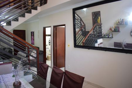 Casa para alugar com 387m², 3 quartos e 2 vagasSala