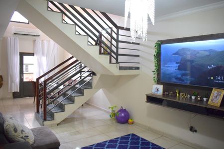 Casa para alugar com 387m², 3 quartos e 2 vagasSala