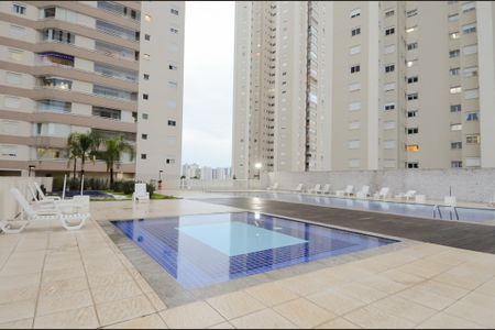 Apartamento para alugar com 115m², 3 quartos e 2 vagas Apartamento para alugar com 115m², 3 quartos e 2 vagasÁrea comum - Piscina