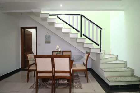 Casa à venda com 169m², 3 quartos e 5 vagasSala