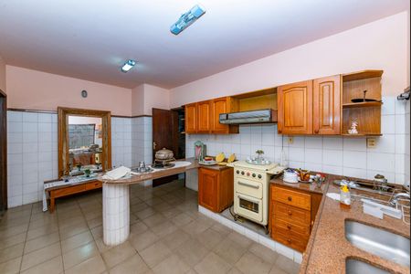 Casa para alugar com 2000m², 4 quartos e 4 vagas Casa para alugar com 2000m², 4 quartos e 4 vagasCozinha 1