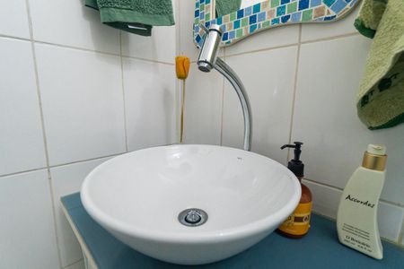 Apartamento à venda com 65m², 2 quartos e 1 vagaBanheiro Social Detalhe