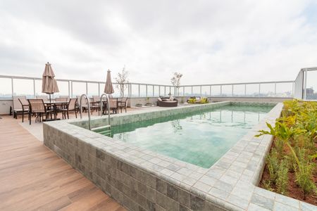 Apartamento à venda com 33m², 1 quarto e sem vaga Apartamento à venda com 33m², 1 quarto e sem vagaÁrea comum - Piscina