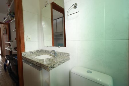 Casa à venda com 170m², 3 quartos e 4 vagasBanheiro da Suíte 2