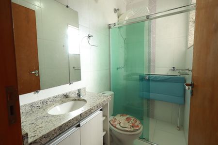 Casa à venda com 170m², 3 quartos e 4 vagasBanheiro da Suíte 2