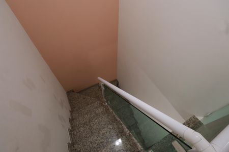 Casa à venda com 170m², 3 quartos e 4 vagasEscada