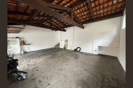 Casa à venda com 222m², 4 quartos e 3 vagas Casa à venda com 222m², 4 quartos e 3 vagasGaragem