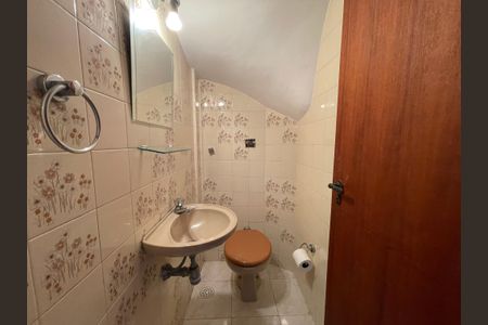 Casa à venda com 222m², 4 quartos e 3 vagas Casa à venda com 222m², 4 quartos e 3 vagasLavabo