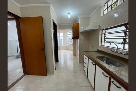 Casa à venda com 222m², 4 quartos e 3 vagas Casa à venda com 222m², 4 quartos e 3 vagasCozinha