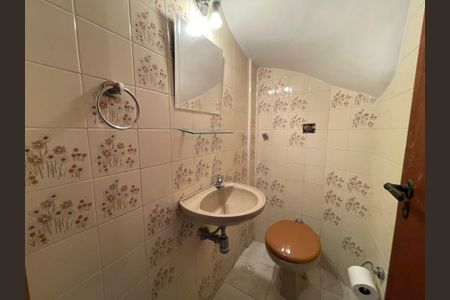 Casa à venda com 222m², 4 quartos e 3 vagas Casa à venda com 222m², 4 quartos e 3 vagasLavabo