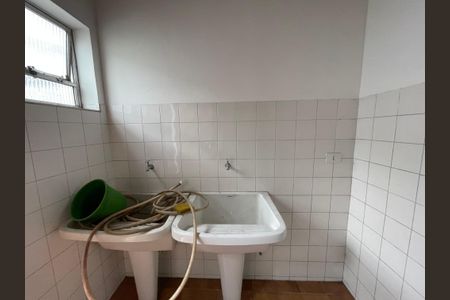 Casa à venda com 222m², 4 quartos e 3 vagas Casa à venda com 222m², 4 quartos e 3 vagasÁrea de Serviço