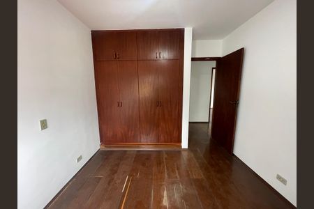 Casa à venda com 222m², 4 quartos e 3 vagas Casa à venda com 222m², 4 quartos e 3 vagasQuarto 1