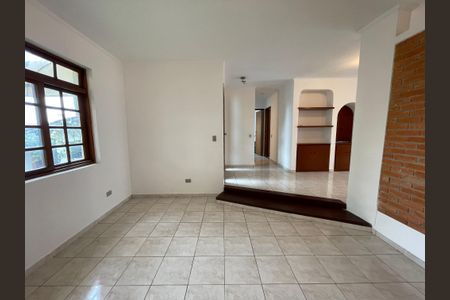 Casa à venda com 222m², 4 quartos e 3 vagas Casa à venda com 222m², 4 quartos e 3 vagasSala 2