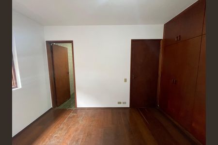 Casa à venda com 222m², 4 quartos e 3 vagas Casa à venda com 222m², 4 quartos e 3 vagasQuarto 3