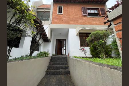 Casa à venda com 222m², 4 quartos e 3 vagas Casa à venda com 222m², 4 quartos e 3 vagasEntrada