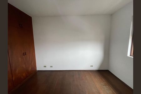 Casa à venda com 222m², 4 quartos e 3 vagas Casa à venda com 222m², 4 quartos e 3 vagasQuarto 3