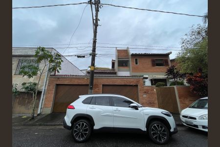 Casa à venda com 222m², 4 quartos e 3 vagas Casa à venda com 222m², 4 quartos e 3 vagasFachada