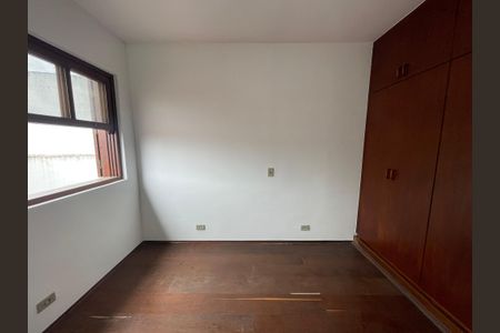 Casa à venda com 222m², 4 quartos e 3 vagas Casa à venda com 222m², 4 quartos e 3 vagasQuarto 1