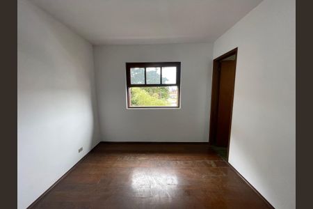 Casa à venda com 222m², 4 quartos e 3 vagas Casa à venda com 222m², 4 quartos e 3 vagasQuarto 3