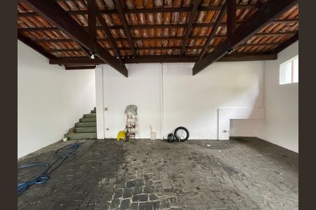 Casa à venda com 222m², 4 quartos e 3 vagas Casa à venda com 222m², 4 quartos e 3 vagasGaragem