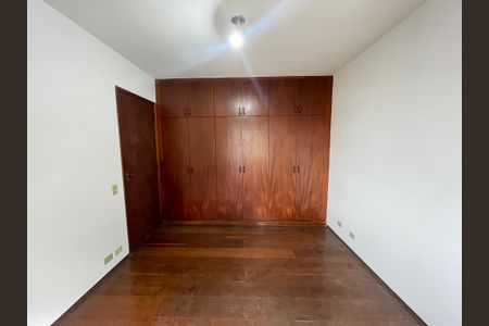 Casa à venda com 222m², 4 quartos e 3 vagas Casa à venda com 222m², 4 quartos e 3 vagasQuarto 3