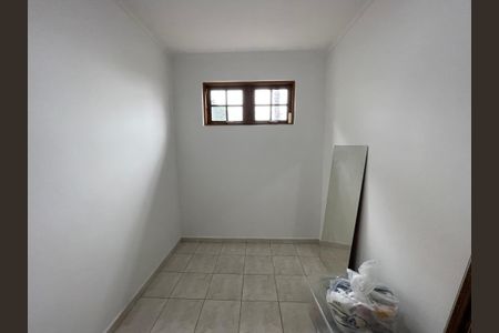 Casa à venda com 222m², 4 quartos e 3 vagas Casa à venda com 222m², 4 quartos e 3 vagasQuarto 4