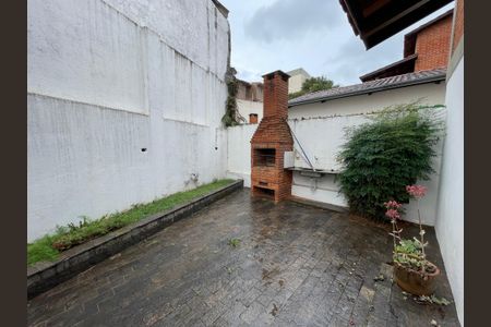 Casa à venda com 222m², 4 quartos e 3 vagas Casa à venda com 222m², 4 quartos e 3 vagasQuintal