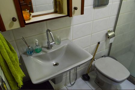 Casa à venda com 165m², 4 quartos e 2 vagasBanheiro