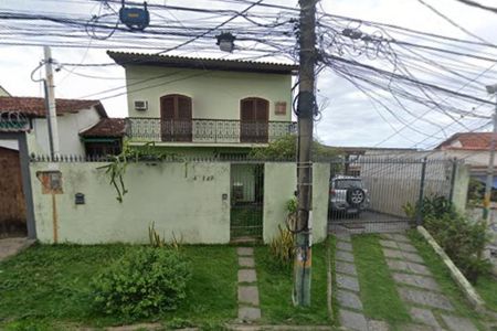 Casa à venda com 165m², 4 quartos e 2 vagasFachada