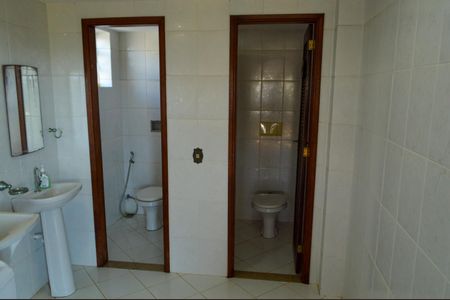 Casa à venda com 165m², 4 quartos e 2 vagasBanheiro de serviço