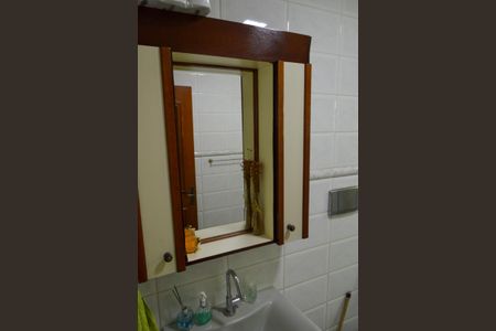 Casa à venda com 165m², 4 quartos e 2 vagasBanheiro