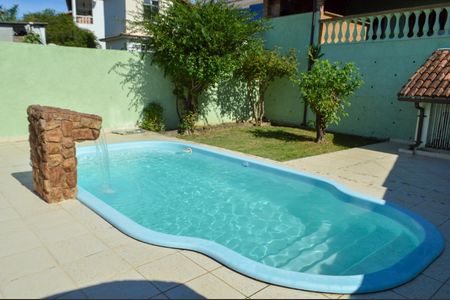 Casa à venda com 165m², 4 quartos e 2 vagasPiscina