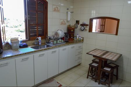 Casa à venda com 165m², 4 quartos e 2 vagasCozinha