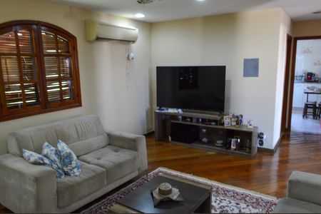 Casa à venda com 165m², 4 quartos e 2 vagasSala 