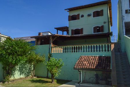 Casa à venda com 165m², 4 quartos e 2 vagasFachada