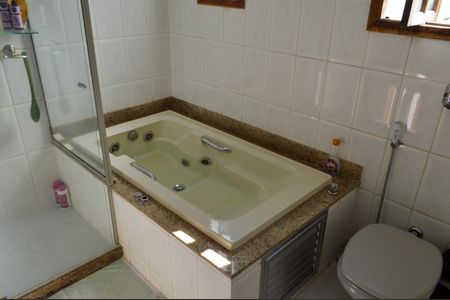 Casa à venda com 165m², 4 quartos e 2 vagasBanheiro da Suíte 1