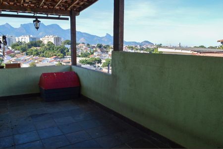 Casa à venda com 165m², 4 quartos e 2 vagasGaragem