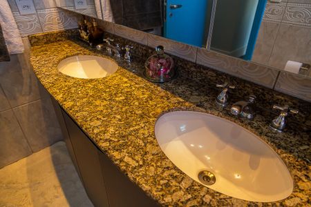 Apartamento à venda com 134m², 3 quartos e 3 vagasBanheiro da Suíte 3 - Pia