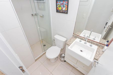 Apartamento à venda com 77m², 2 quartos e 2 vagasBanheiro Social