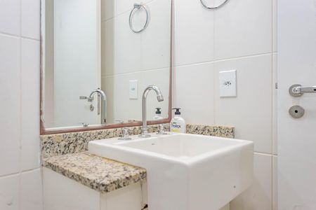 Apartamento à venda com 77m², 2 quartos e 2 vagasBanheiro Social