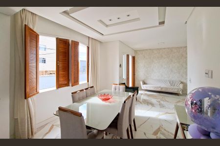 Casa à venda com 140m², 3 quartos e 2 vagasSala