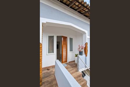 Casa à venda com 140m², 3 quartos e 2 vagas Casa à venda com 140m², 3 quartos e 2 vagasFachada
