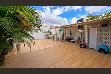 Casa à venda com 140m², 3 quartos e 2 vagas Casa à venda com 140m², 3 quartos e 2 vagasQuintal