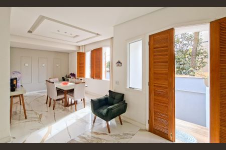 Casa à venda com 140m², 3 quartos e 2 vagasSala