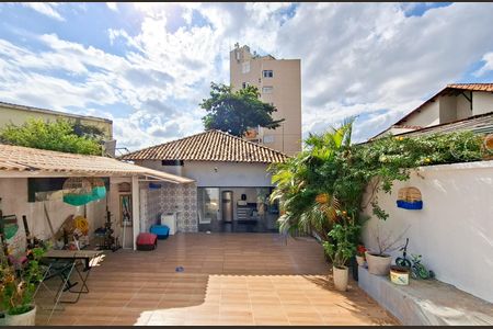 Casa à venda com 140m², 3 quartos e 2 vagasQuintal