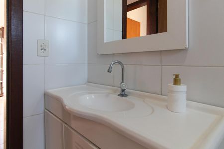 Casa à venda com 267m², 3 quartos e 5 vagas Casa à venda com 267m², 3 quartos e 5 vagasBanheiro Social