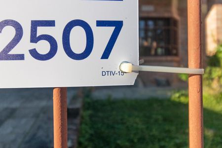 Casa à venda com 267m², 3 quartos e 5 vagas Casa à venda com 267m², 3 quartos e 5 vagasPlaca