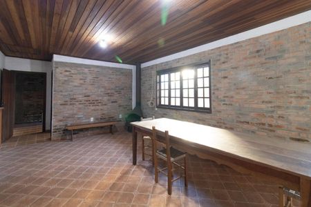 Casa à venda com 267m², 3 quartos e 5 vagas Casa à venda com 267m², 3 quartos e 5 vagasChurrasqueira