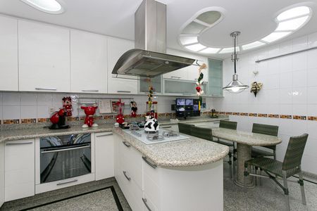 Casa à venda com 289m², 3 quartos e 6 vagas Casa à venda com 289m², 3 quartos e 6 vagasCozinha