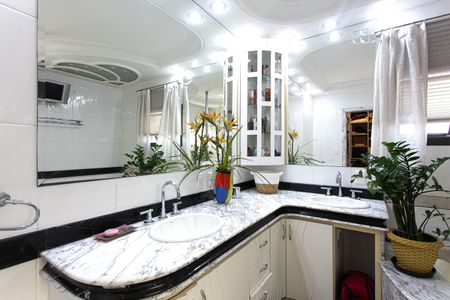 Casa à venda com 289m², 3 quartos e 6 vagas Casa à venda com 289m², 3 quartos e 6 vagasBanheiro da Suíte